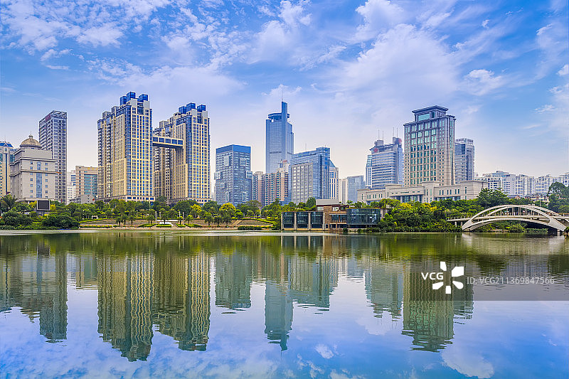 成都锦江沿岸现代办公楼图片素材