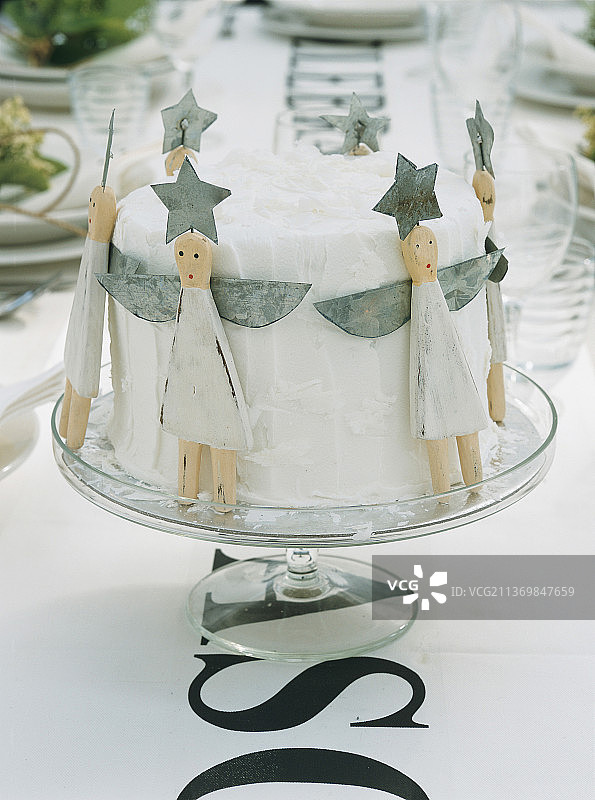 装饰有天使的蛋糕图片素材