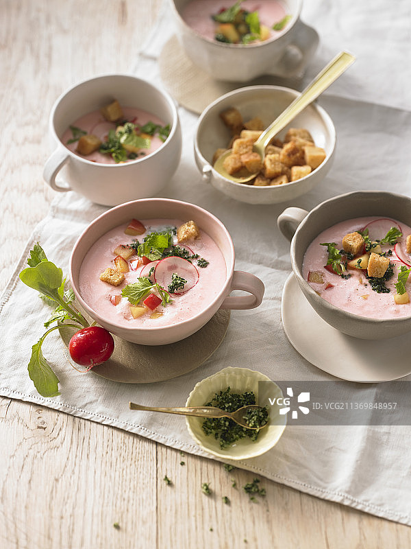 肉桂面包丁冷萝卜汤图片素材