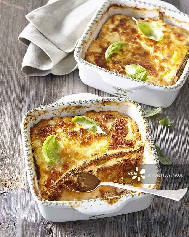 无面粉茄子和西葫芦千层面图片素材