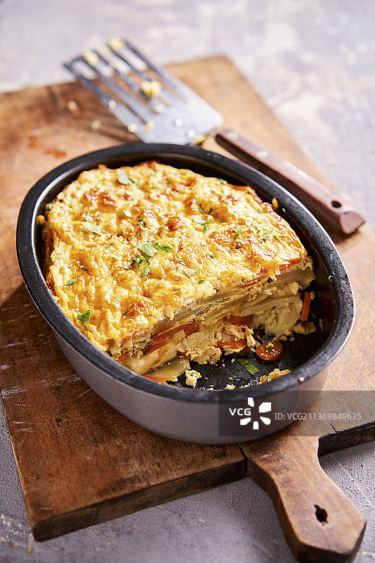 球茎甘蓝胡萝卜砂锅图片素材