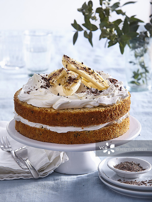 朗姆糖霜和金色葡萄干香蕉蛋糕图片素材