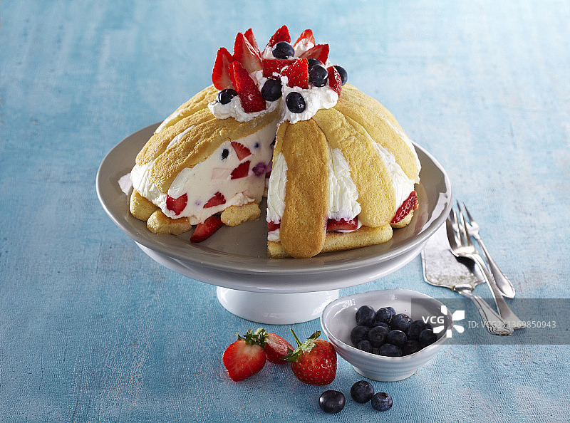 新鲜浆果酸奶球图片素材