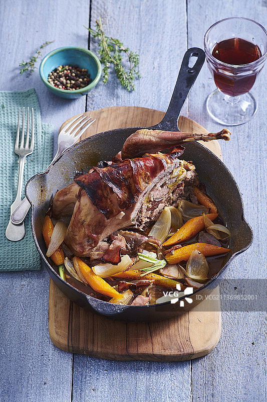 填馅蜜汁野鸡图片素材