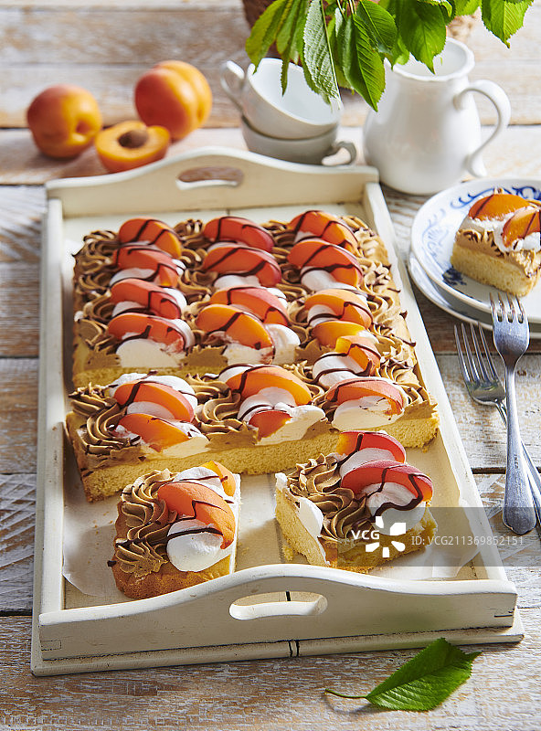 杏子奶油蛋糕图片素材