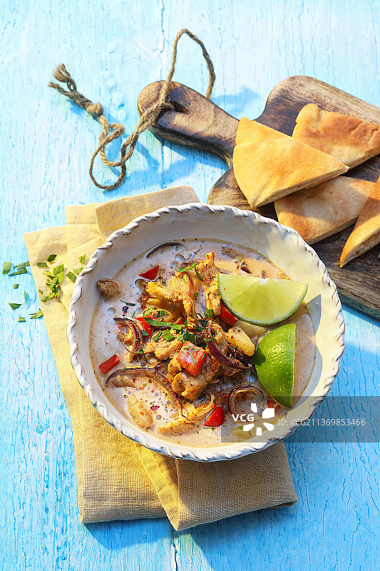 夏季菠萝椰奶旋风汤图片素材