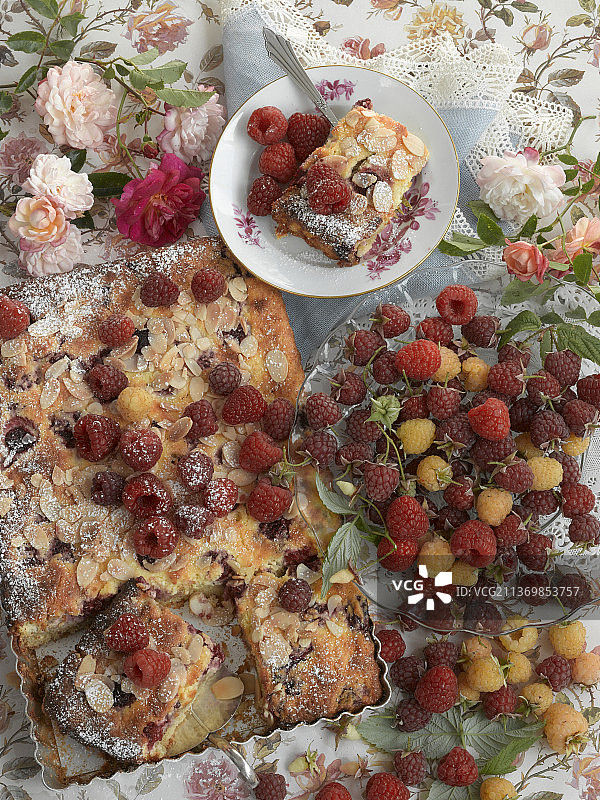 凝乳蛋糕配新鲜覆盆子图片素材