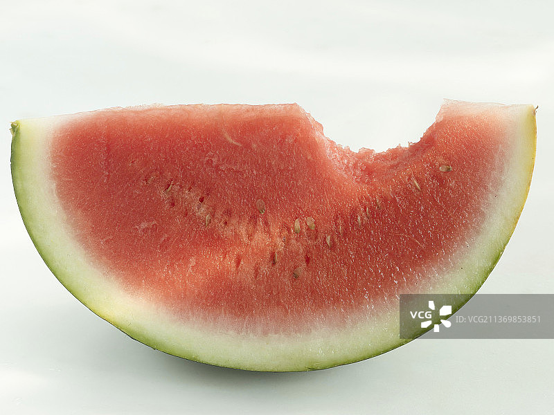 缺了一口的西瓜四分之一图片素材