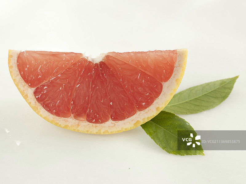 粉红葡萄柚与叶子图片素材