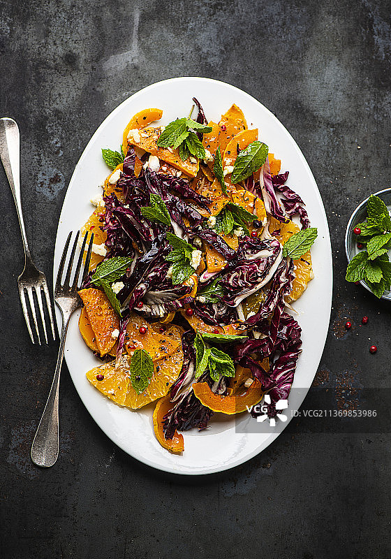 烤南瓜橙子山羊奶酪沙拉图片素材