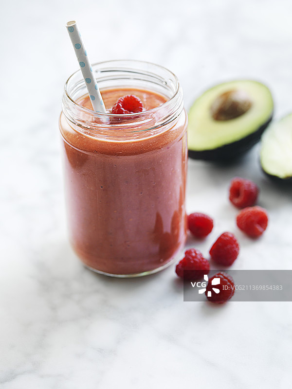牛油果覆盆子冰沙图片素材