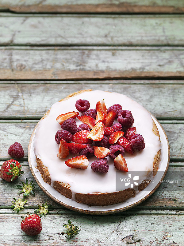 纯素草莓覆盆子蛋糕图片素材