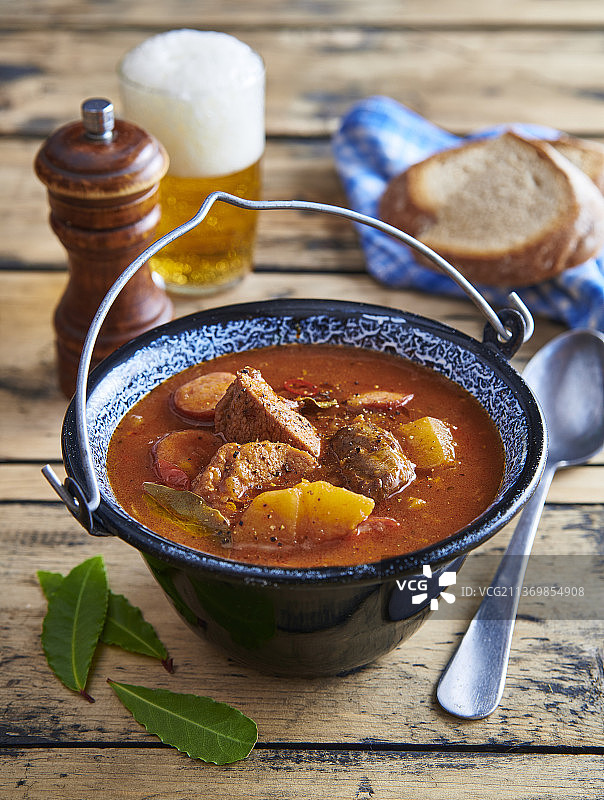 露营炖肉锅图片素材