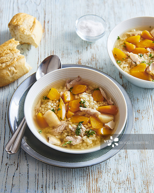 鸡蛋大麦鸡汤图片素材