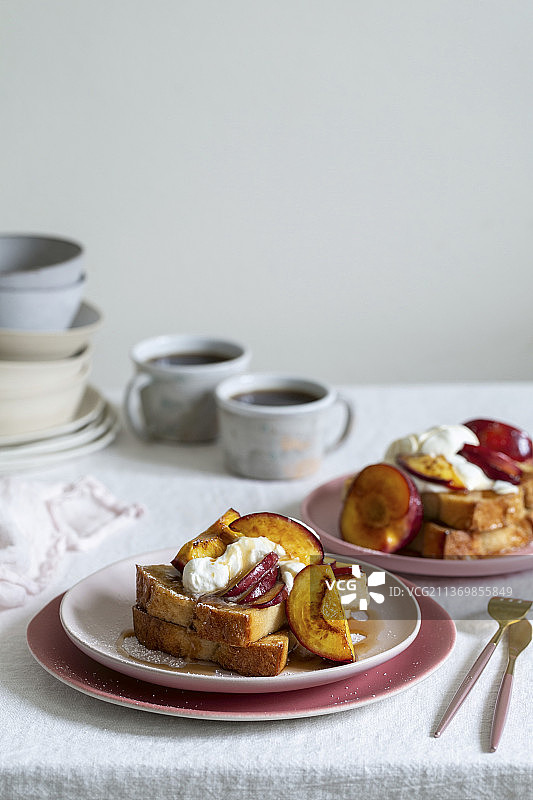 烤李子法式吐司图片素材