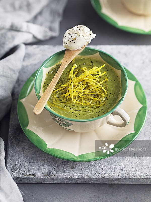 绿色奶油浓汤图片素材