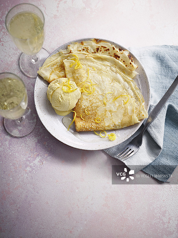 香草冰淇淋柠檬皮普罗塞克薄煎饼图片素材