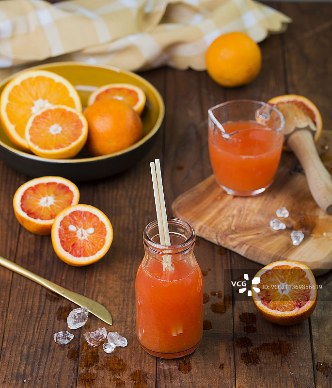 新鲜的鲜榨橙汁图片素材