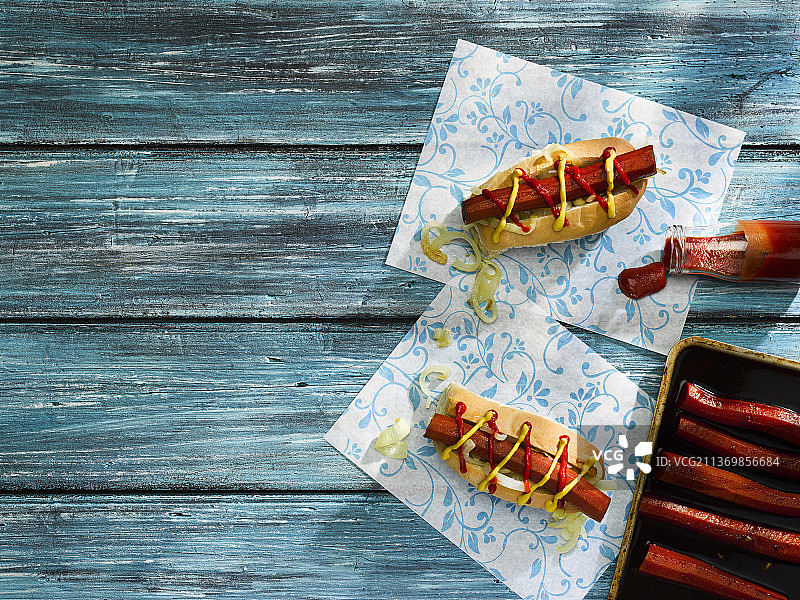 素食热狗配胡萝卜图片素材