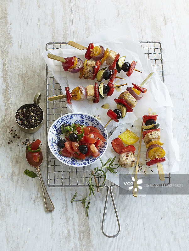 彩色蔬菜鸡肉串图片素材