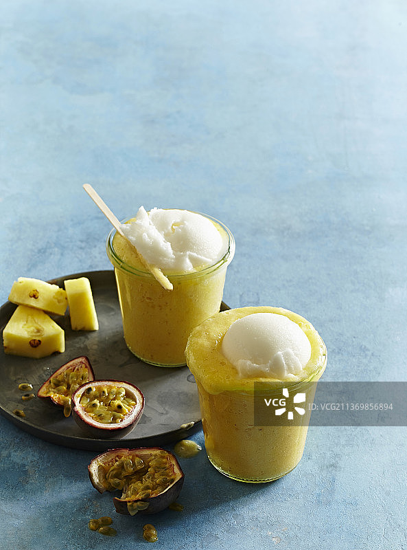 菠萝碎冰柠檬冰糕图片素材