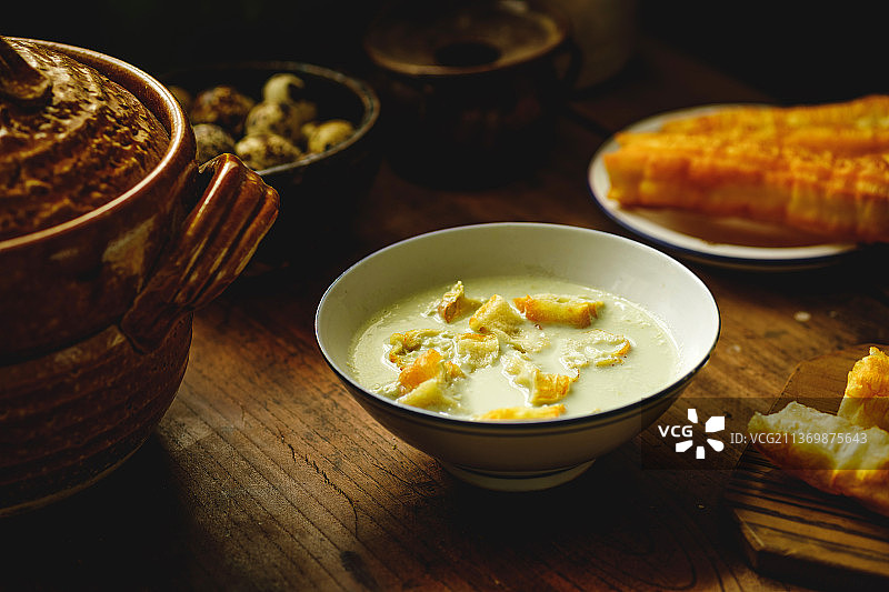 豆浆泡油条图片素材