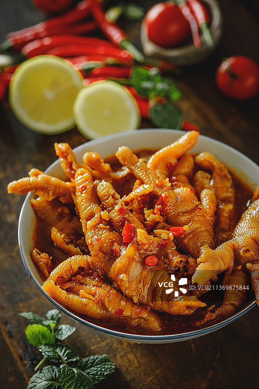一碗酸辣无骨鸡爪图片素材