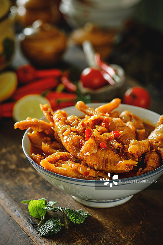 一碗酸辣无骨鸡爪图片素材