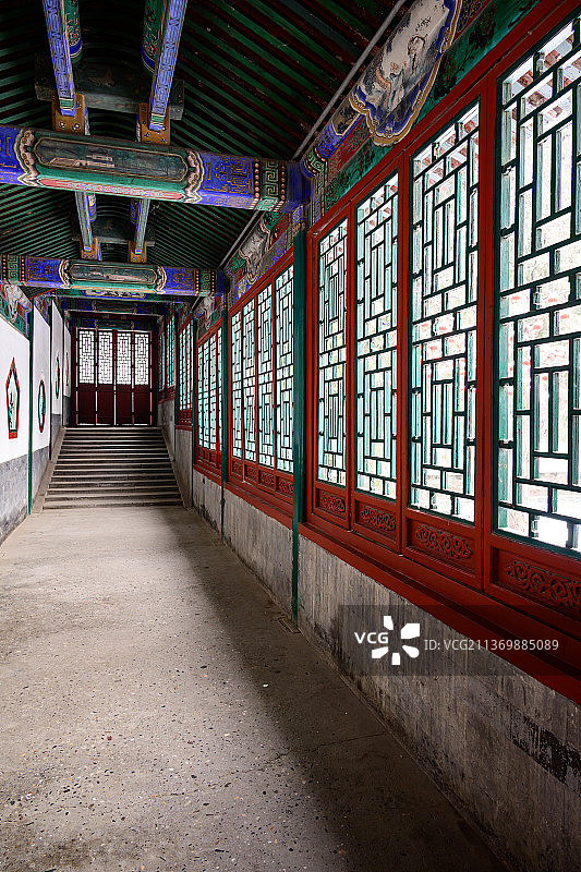 中国北京皇家园林著名旅游景点颐和园长廊图片素材