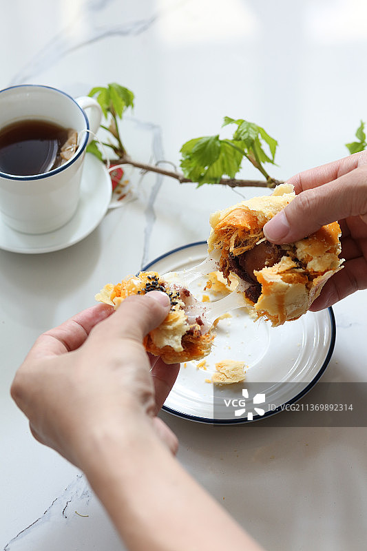 蛋黄月饼图片素材