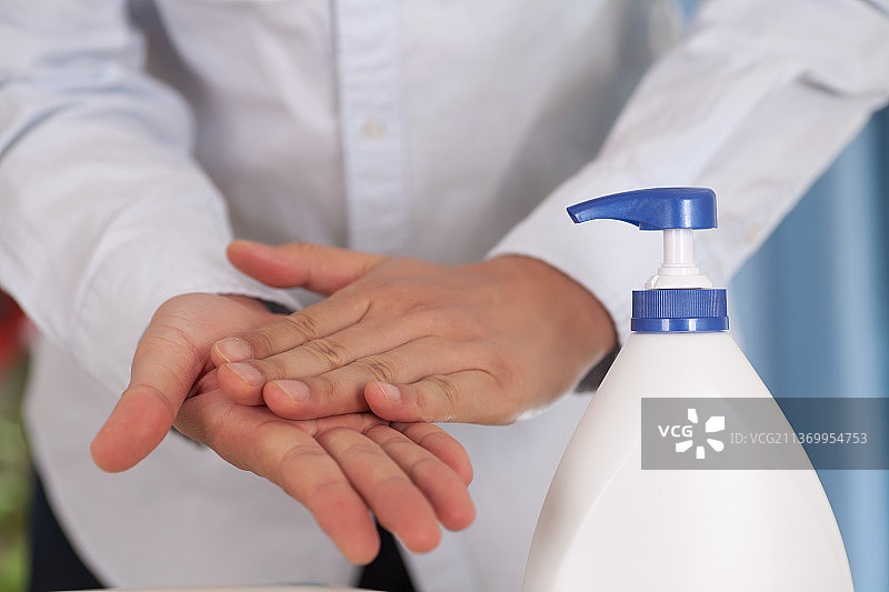 使用洗手液洗手图片素材