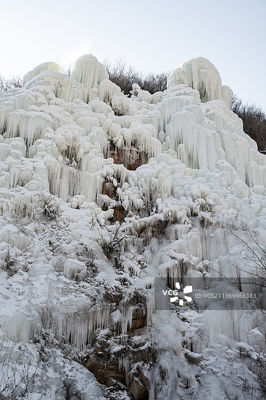 中国北方冬季山上壮丽奇美的冰瀑图片素材