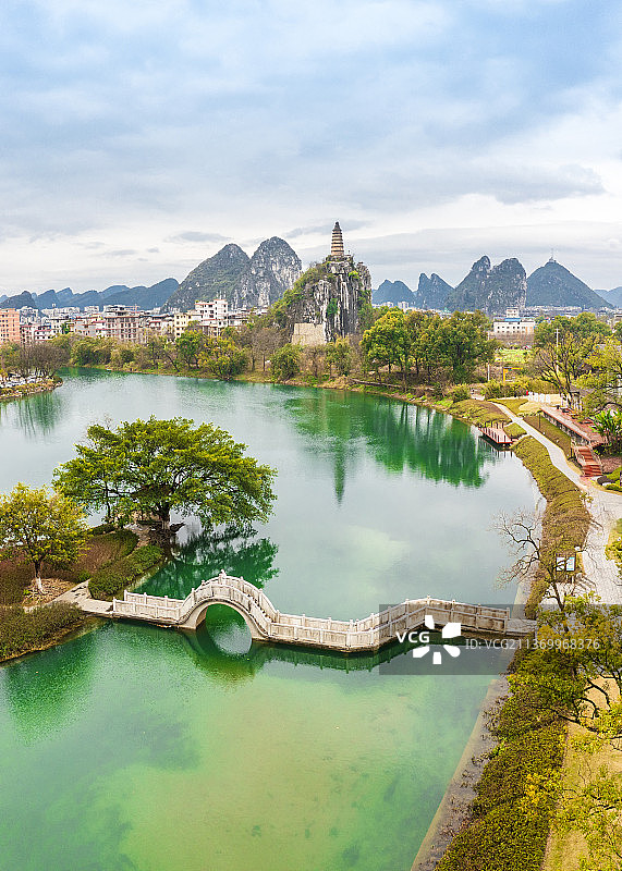 航拍桂林穿山公园塔山景观图片素材