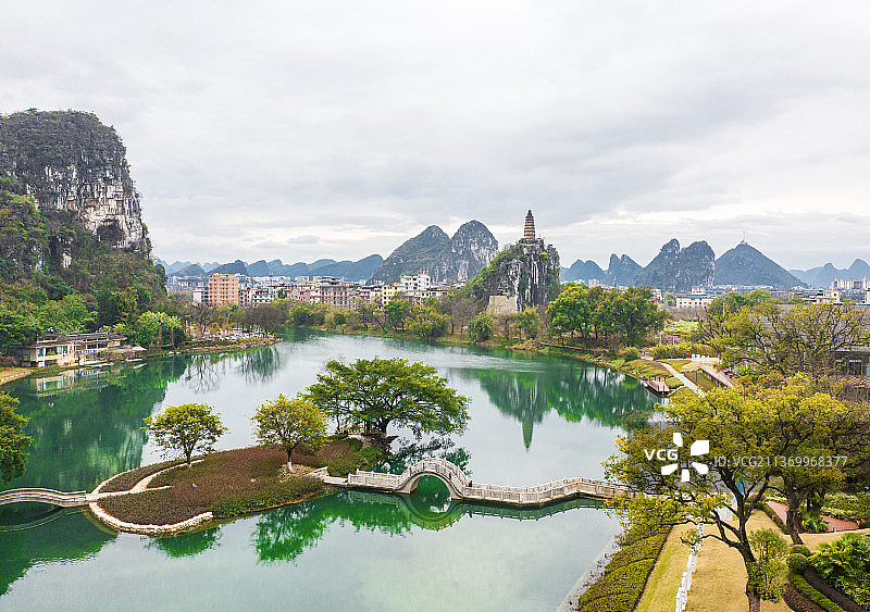 航拍桂林穿山公园塔山景观图片素材