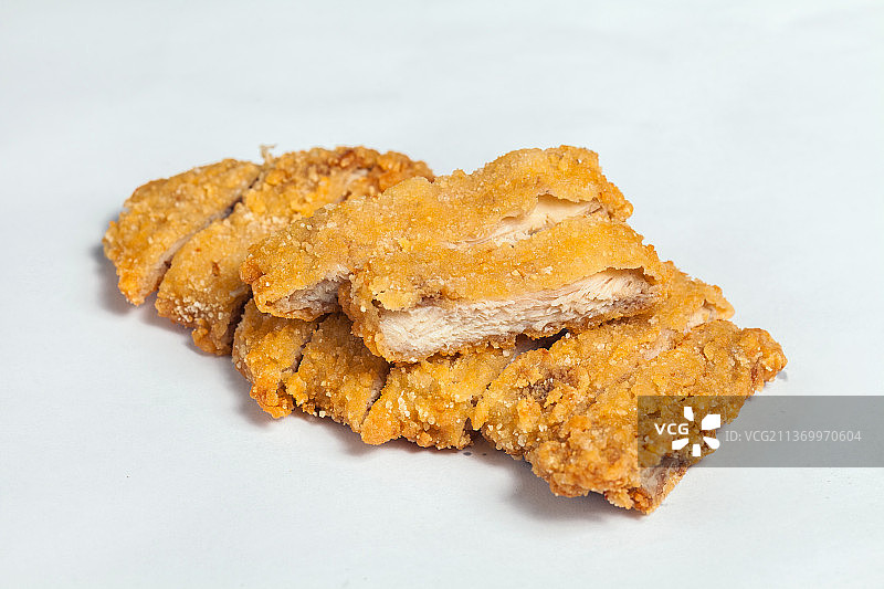 炸鸡排在白色背景上图片素材