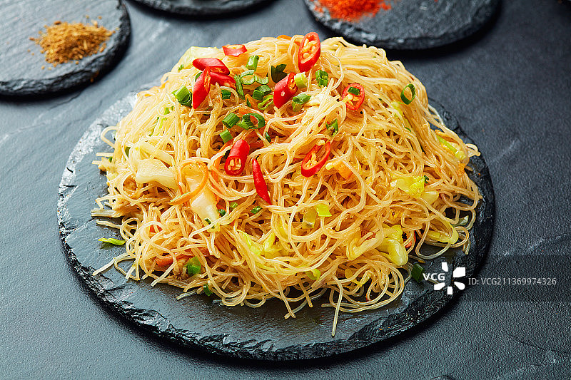 石板上炒米粉图片素材