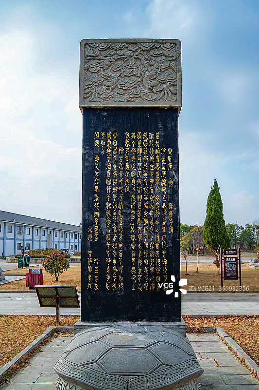 黄石操背面+江苏省徐州市睢宁县古邳镇张良庙留侯祠图片素材