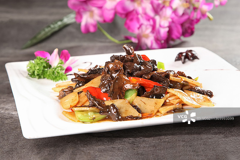 中餐美食-黄蘑炒土豆片图片素材