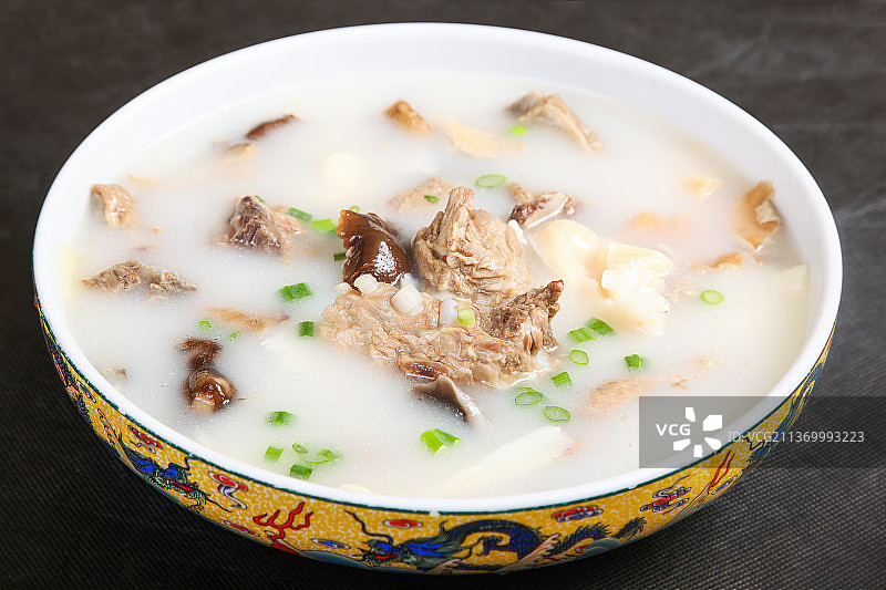 中餐美食-山菌排骨汤图片素材