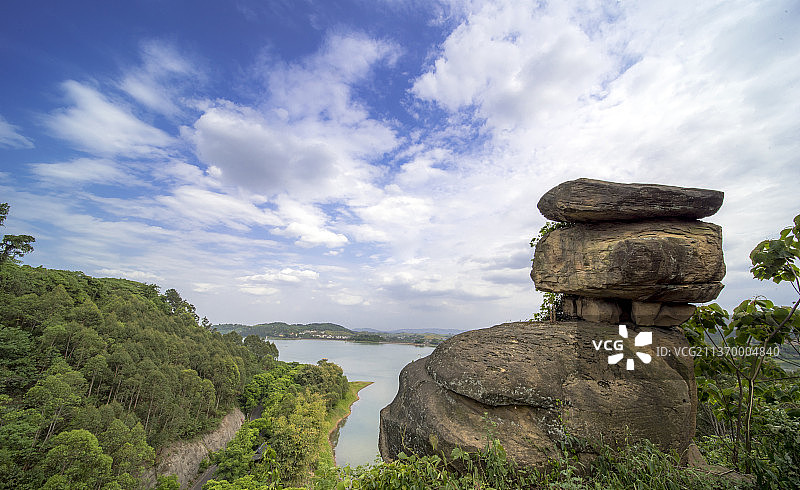 四川隆昌市古宇湖三生石景观图片素材