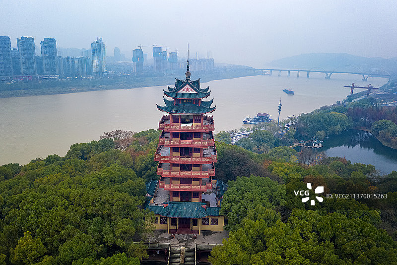 神农阁与八一大桥+湖南省株洲市芦淞区神农公园图片素材