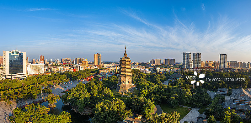 辽宁省辽阳市白塔公园白千年古塔全景图图片素材