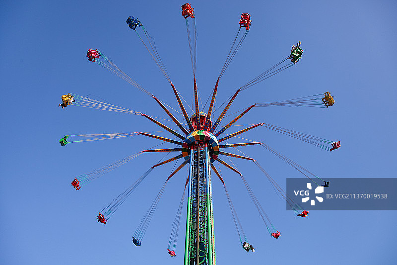 空中旋转飞车图片素材
