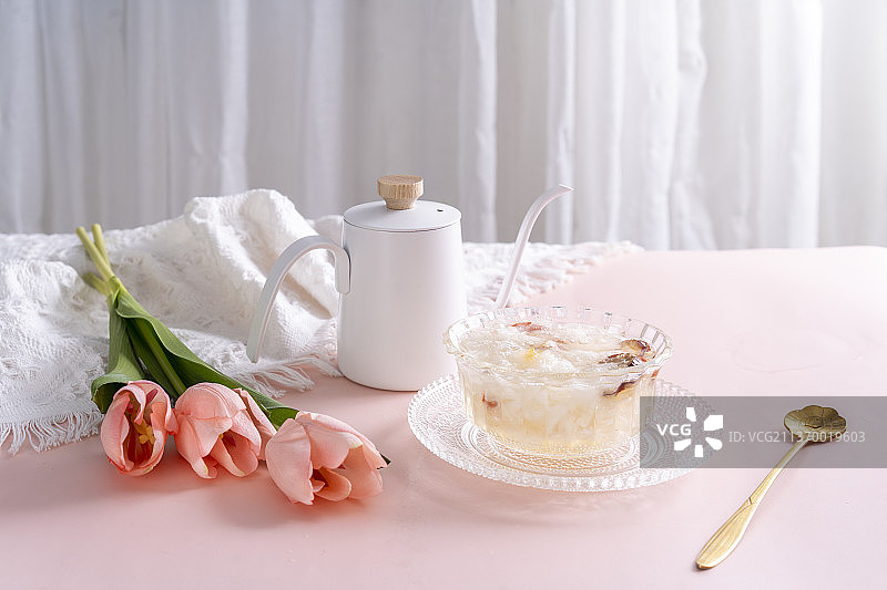 影棚拍摄的银耳羹图片素材