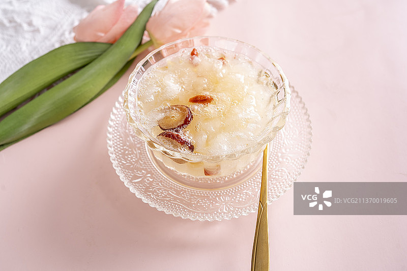 影棚拍摄的银耳羹图片素材