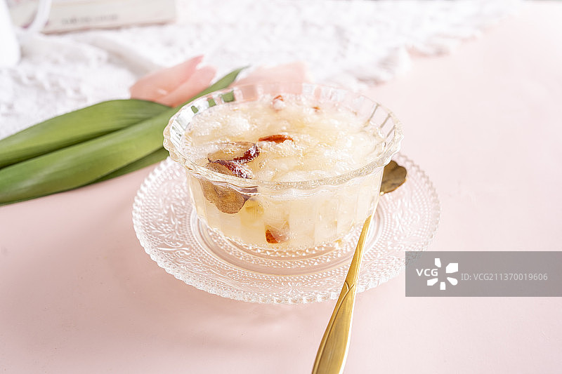 影棚拍摄的银耳羹图片素材