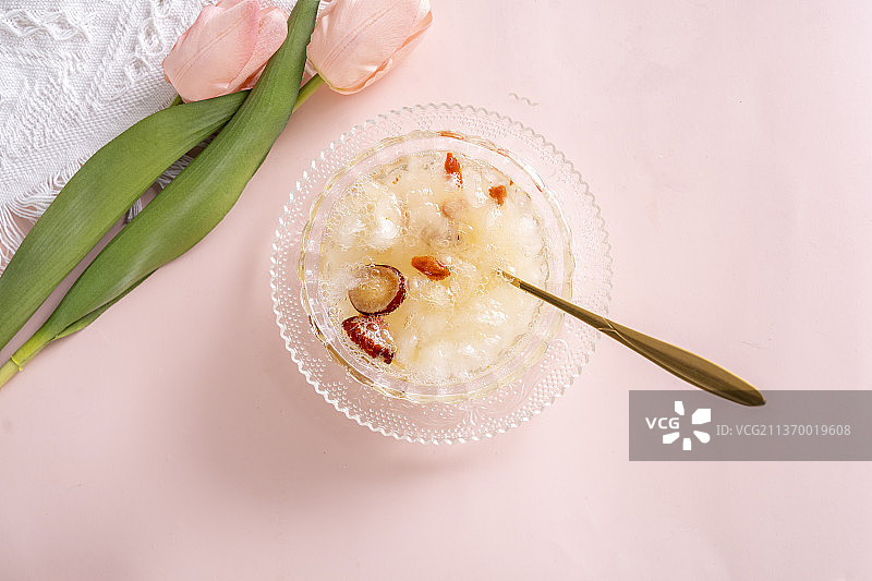 影棚拍摄的银耳羹图片素材