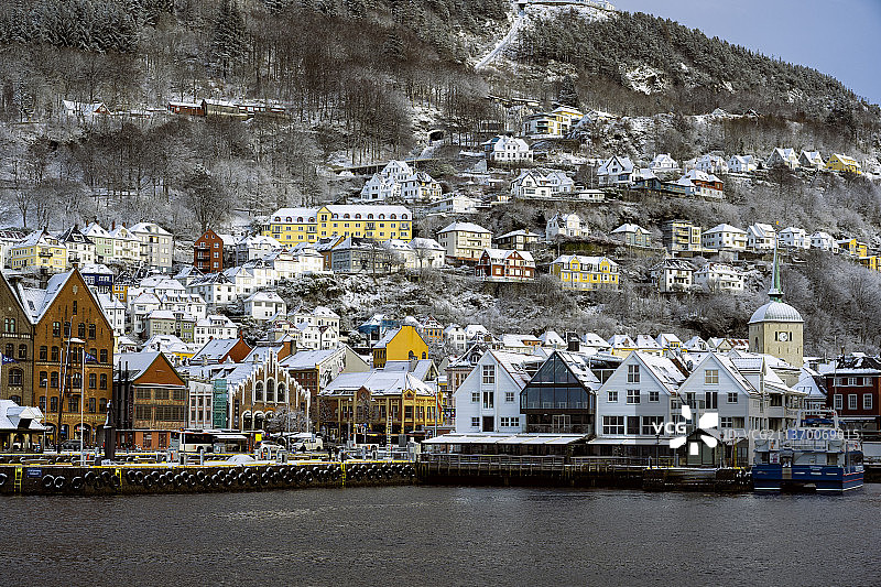 挪威雪山小镇图片素材