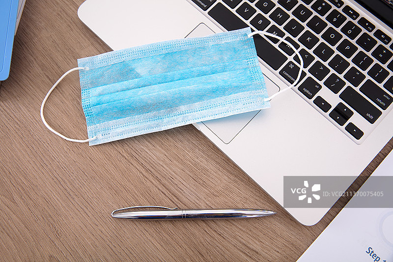 复工后工位需要的口罩图片素材