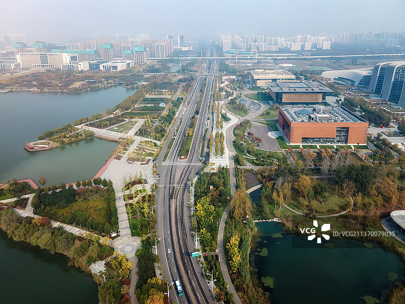 航拍山东济宁太白湖畔城市风光大画幅图片素材